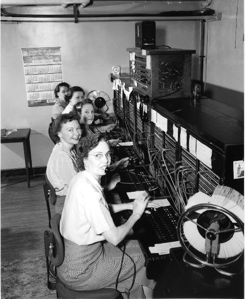 „Telephone operators, 1952“ von Seattle Municipal Archives